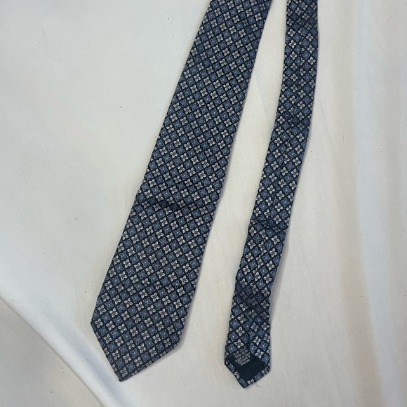 Hugo Boss Neck Tie 100% Silk Italy Navy Blue  White Floral Print - Picture 4 of 6